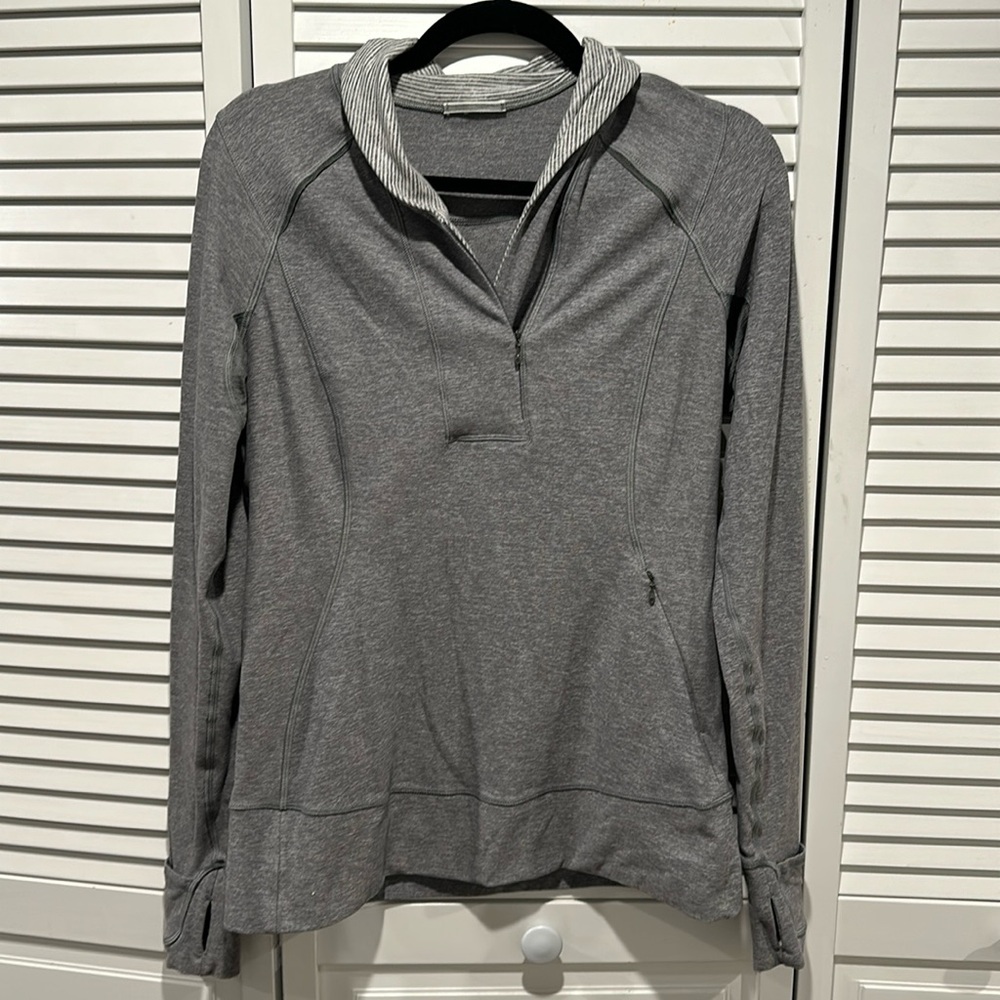 Lululemon long sleeve active top with pockets